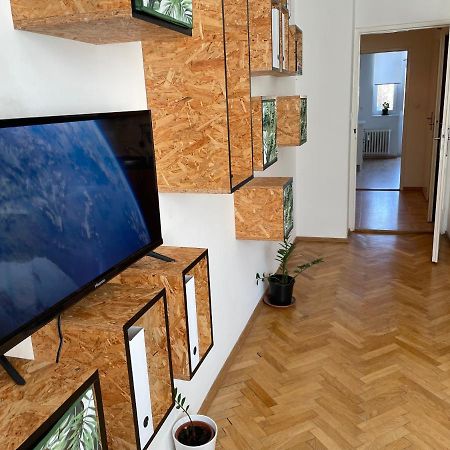Cozy Apartment Near The City Center Hradec Kralove Exterior photo