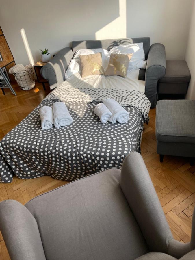 Cozy Apartment Near The City Center Hradec Kralove Exterior photo